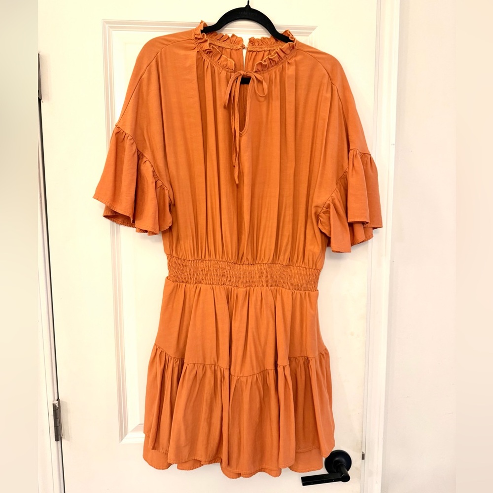 Ruffle dress size L NWOT🩷